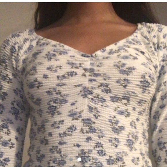 Hollister top - Picture 2 of 3